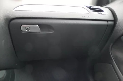 Audi A4 8K B8 Handschuhfach Griff Deckel Klappe schwarz soul