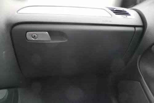 Audi A4 8K B8 Handschuhfach Griff Deckel Klappe schwarz soul (179348)