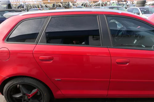 Audi A3 8P 4/5-Türer Tür hinten rechts Rahmen Türblatt rot LY3J (179478)