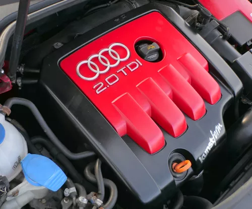 A3 8P Motorabdeckung Abdeckung Motor Blende  2.0 TDI 03G103925BT BKD AZV 16V rot (179506)
