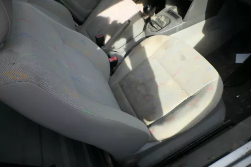 VW Caddy 3 2K für Post Sitz vorne rechts Beifahrersitz + Schiene + Gurt (179696)