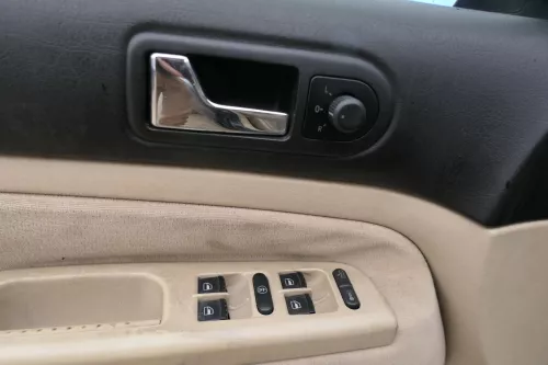 1x Golf 4 Bora Türverkleidung Verkleidung Tür vorne links 4/5-Türer hellbeige (179983)