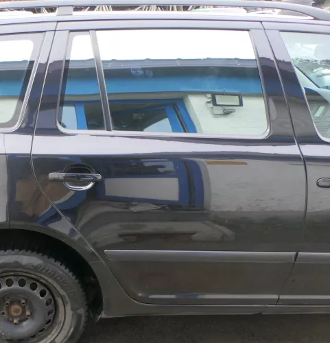 Skoda Octavia 1Z Kombi Tür hinten rechts schwarz LF9R (ohneAnbauteile)