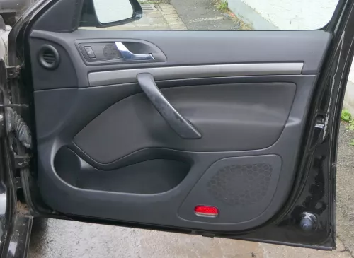 1x Octavia 1Z Türverkleidung Verkleidung Tür vorne rechts onyx