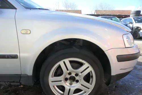VW Passat 3B Kotflügel vorne rechts silber LB7Z grau