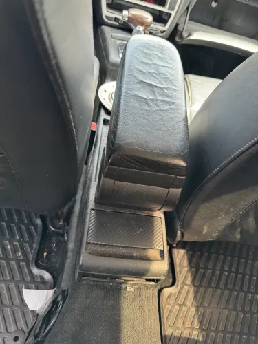 VW Passat 3B Mittelarmlehne Armlehne Lehne Mitte Original schwarz Leder (180375)