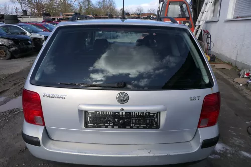 VW Passat 3B Kombi Variant Heckklappe Klappe hinten mit Scheibe silber LB7Z (180376)