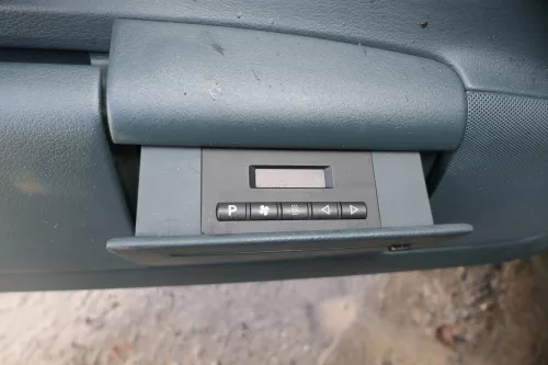 1x Audi A6 4B Türverkleidung Verkleidung Tür vorne links Leder lago grün- MÄNGEL (180531)