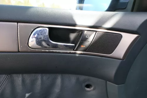 1x Audi A6 4B Türverkleidung Verkleidung Tür vorne links Leder lago grün- MÄNGEL (180531)
