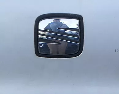 Seat Ibiza 6K Zeichen Emblem Öffner Griff Heckklappe Schloß Schlüssel (180574)