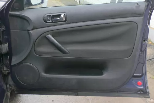 1x Passat 3B 3BG Türverkleidung Verkleidung Tür vorne rechts Griff Öffner schwar