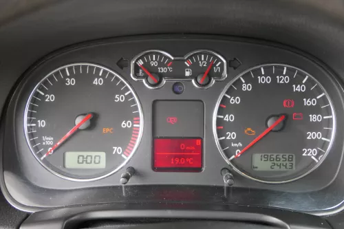 VW Golf 4 Tacho Tachometer Kombiinstrument 196.000km 1J0920826 1,4 16V 75PS 55kw (180742)