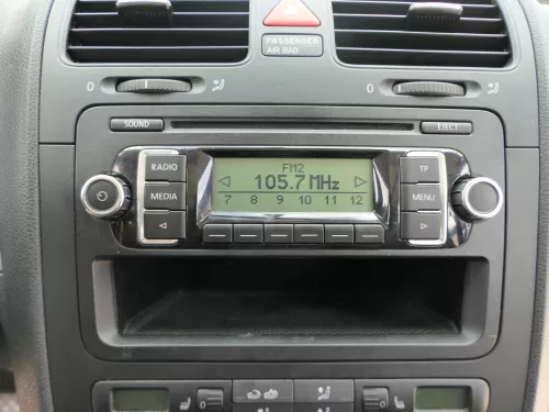 VW Polo 6R Golf Plus Radio CD- Player 5M0057156D mit Code RCD 210   rot