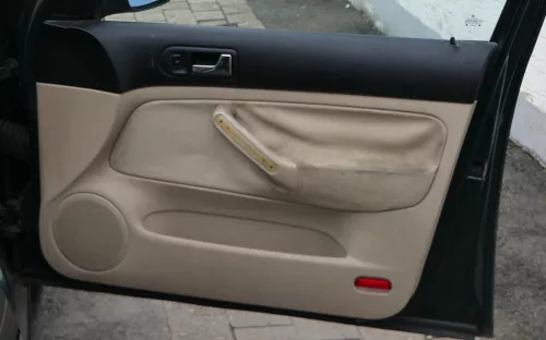 1x Golf 4 Bora Türverkleidung Verkleidung Tür vorne rechts 4/5-Türer hellbeige (181049)