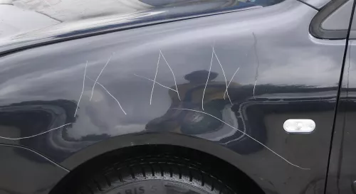 VW Polo 9N Kotflügel vorne links schwarz LC9Z bis ca.Bj.2004   -DELLE (181104)