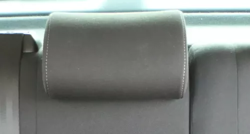1x VW Polo 6R 6C Kopfstütze hinten in der Mitte schwarz titanschwarz