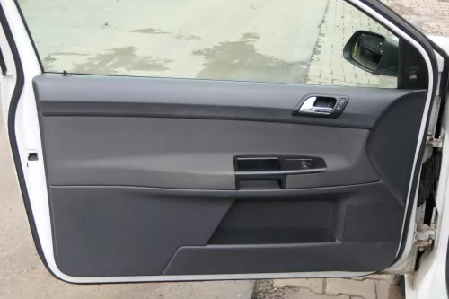1x VW Polo 9N Türverkleidung Verkleidung Tür vorne links 2/3-Türer Griff Öffner