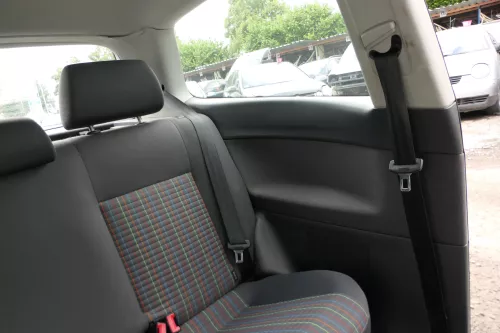 VW Polo 9N 9N3 Sitz Rückbank Sitzfläche Sitze 3 Punkt Gurt hinten mit Kopfstütze (181307)