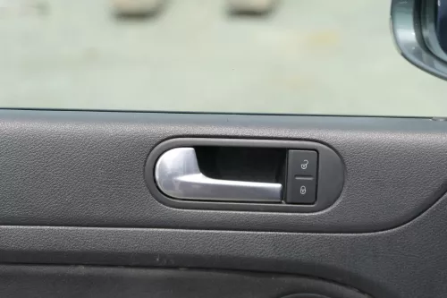 VW Golf Plus 5M 1x Türverkleidung Verkleidung Tür vorne links schwarz (181349)