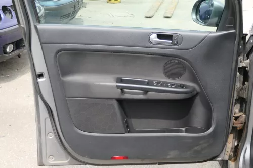 VW Golf Plus 5M 1x Türverkleidung Verkleidung Tür vorne links schwarz  (181349)