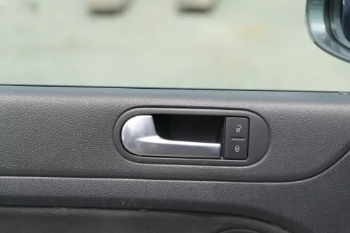 VW Golf Plus 5M 1x Türverkleidung Verkleidung Tür vorne links schwarz  (181349)