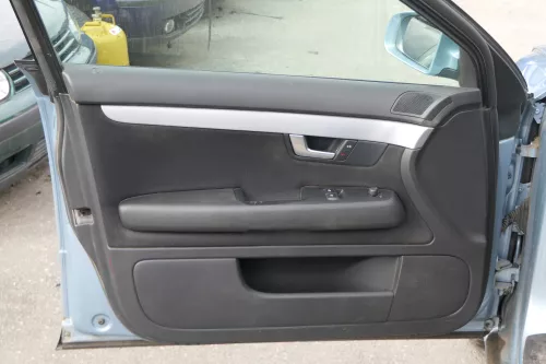 1x A4 8E B7 Türverkleidung Verkleidung Tür vorne links soul schwarz (181554)