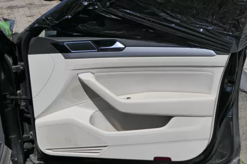 Passat 3C B8 3G 1x Türverkleidung Verkleidung Tür vorne rechts weiß St. Tropez