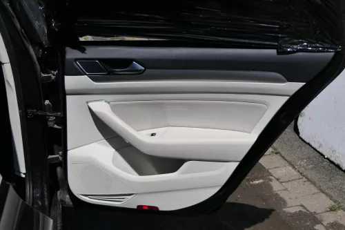 Passat 3C B8 3G 1x Türverkleidung Verkleidung Tür hinten rechts weiß St. Tropez (181658)