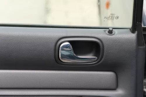 1x Audi A4 B5 Türverkleidung Verkleidung Tür hinten links  Griff Öffner (182210)