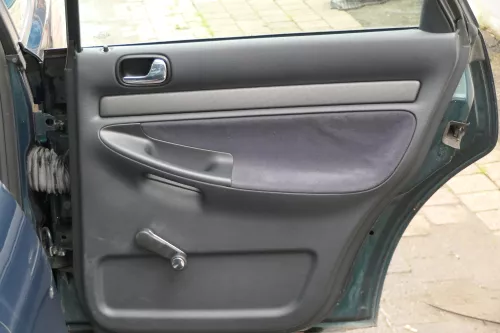 1x Audi A4 B5 Türverkleidung Verkleidung Tür hinten rechts Griff Öffner