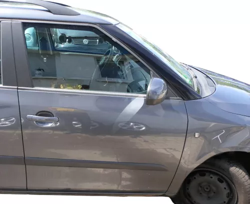 Fabia 5J Kombi + Limo Tür vorne rechts Beifahrertür grau LF8J - ohne Anbauteile