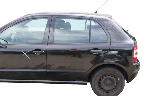 Skoda Fabia 6Y Limousine Schrägheck Tür hinten links schwarz LF9R (182299)