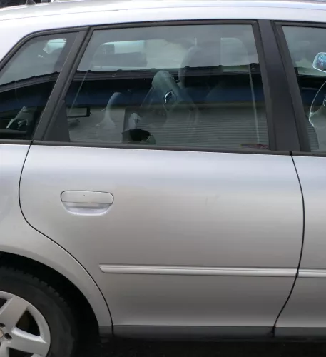 Audi A3 8L Tür Türblatt hinten rechts 4/5-Türer - silber LY7W + Rahmen