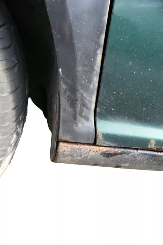 VW Golf 4 1J Kotflügel vorne links schwarz Rost (182578)