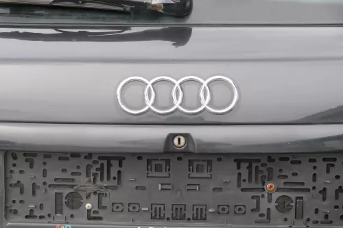 A3 8L bis Bj.ca1999 Heckklappe Kofferraumklappe Klappe hinten schwarz LZ9U Schei (182762)