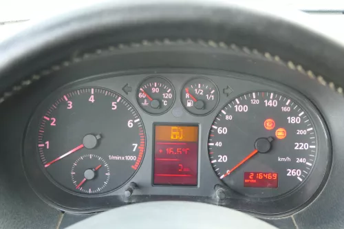 Audi A3 8L Tacho Tachometer Kombiinstrument 8L0919880A 216.000KM Benziner (182768)