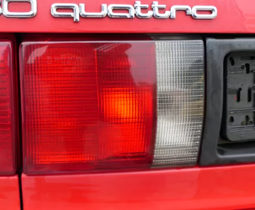 Audi 80 Avant Kombi hinten links innen an der Heckklappe Rückleuchte original  (182825)