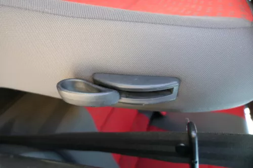 Seat Arosa VW Lupo Sitz vorn links Fahrersitz Höhenverstellung höhenverste rot (183024)