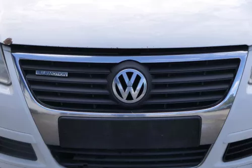 VW Passat 3C Grill Kühlergrill VW Zeichen Logo