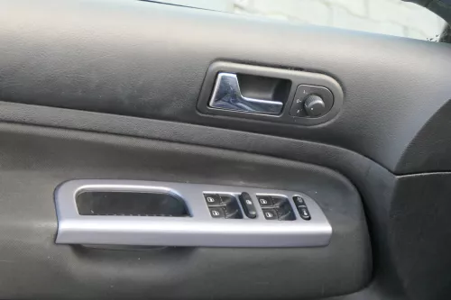 Golf 4 Bora Mittelkonsole Verkleidung um Radio 1j1858069G Dekor grau Türgriff (183485)