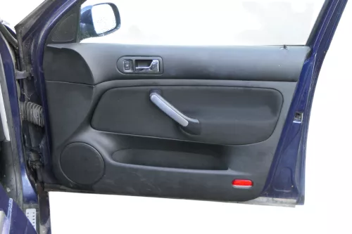 1x Golf 4 Bora Türverkleidung Verkleidung Tür vorne rechts 4/5-Türer schwarz (183490)