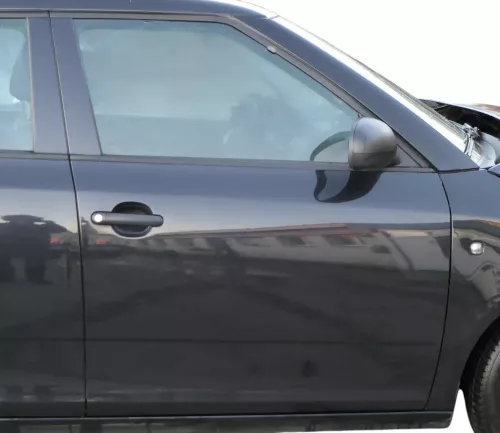 Fabia 5J Limousine Tür vorne rechts Beifahrertür schwarz LF9R - ohne Anbauteile