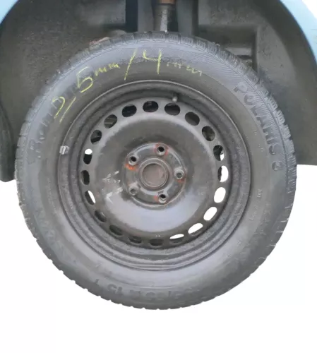1x A4 B5 A6 4B Passat 3BG Felgen Reifen Winterreifen M+S 195/65 R15 91T 7-8mm VR (183639)