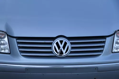 VW Bora Grill Kühlergrill VW Zeichen Logo blau LB5S (183688)