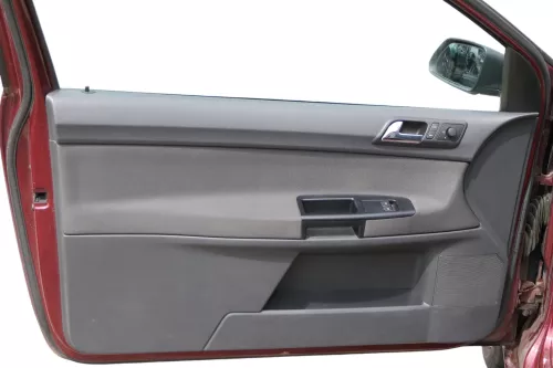 1x VW Polo 9N Türverkleidung Verkleidung Tür vorne links 2/3-Türer Griff Öffner