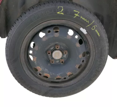4x VW Polo 9N 6R Felgen Reifen 195/55 R15 85V Sommerreifen ca. 4-6mm  (183832)