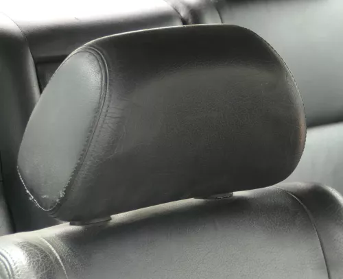 1x Audi A3 8L Kopfstütze vorne (rechts / links) Leder schwarz