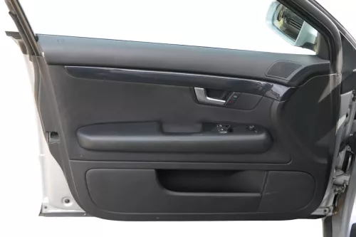 1x A4 8E B6 Türverkleidung Verkleidung Tür vorne links soul schwarz -ohne Schalt