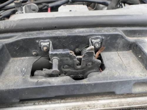 A6 4B Motorhaube Motorhaubenschloß Schloß Klappenschloß vorn 8L0823509E (184100)