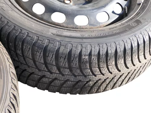 4x Audi A4 8E A6 4B Felgen 205/55 R16 91H Winterreifen Reifen 4-8mm  (184143)